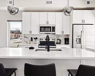 Golden Sanctuary Luxe Apt 1 Block From Main St - Golden - Kitchen