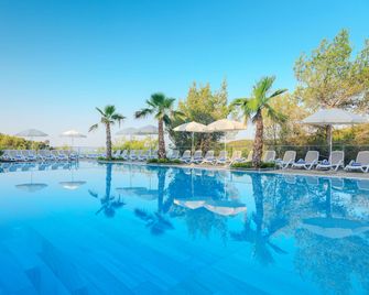 Gava Waterman Milna Resort - Milna (Brač) - Piscina