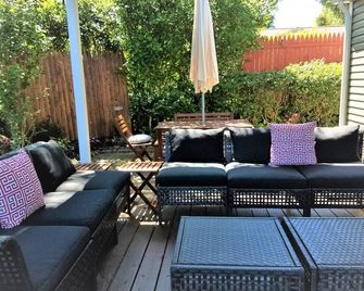 Tranquil Beach Ranch-near Beach/POOL/Lake-5 beach/pool badges-Outdoor Shower - Spring Lake - Patio