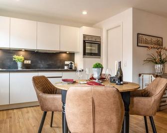 Cosmopolitan Suite, 84qm mit Balkon - Traunstein - Restaurant