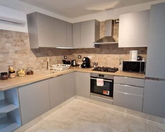 San Miniato 2-Bed Villa Sleeps 6 with Parking - San Miniato - Kitchen