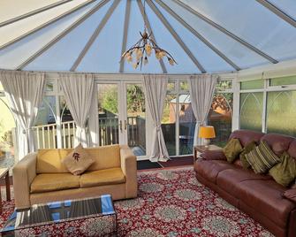 Thornbury Holiday Park - Holsworthy - Living room