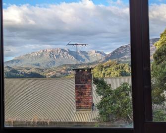 Lyell Cottage Queenstown Comfortable and Great Views - Queenstown - Balkón