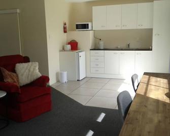 Moana Vista - Parua Bay - Kitchen