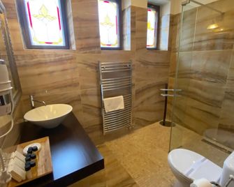 Parkhotel Brno - Brno - Bathroom