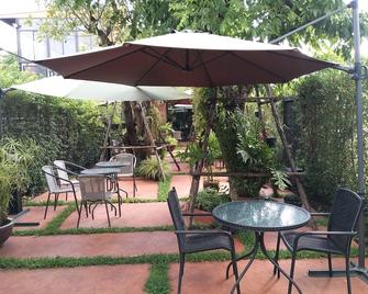 Serena Resort - Nakhon Ratchasima - Patio