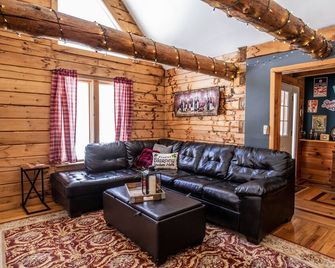 Relax and unwind near Lake Ontario. Perfect for summer: beach days and boating. - Mexico - Sala de estar