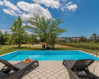 Eora Bungalows - Lithakia - Bazén