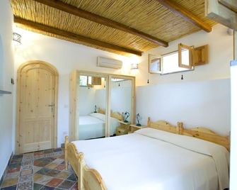 B&B da Luca - Panarea - Schlafzimmer