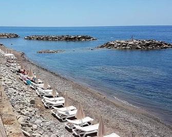 Appartamento Torre Caleo H: A charming apartment located right on the beach, with Free WI-FI. - Acciaroli - Spiaggia