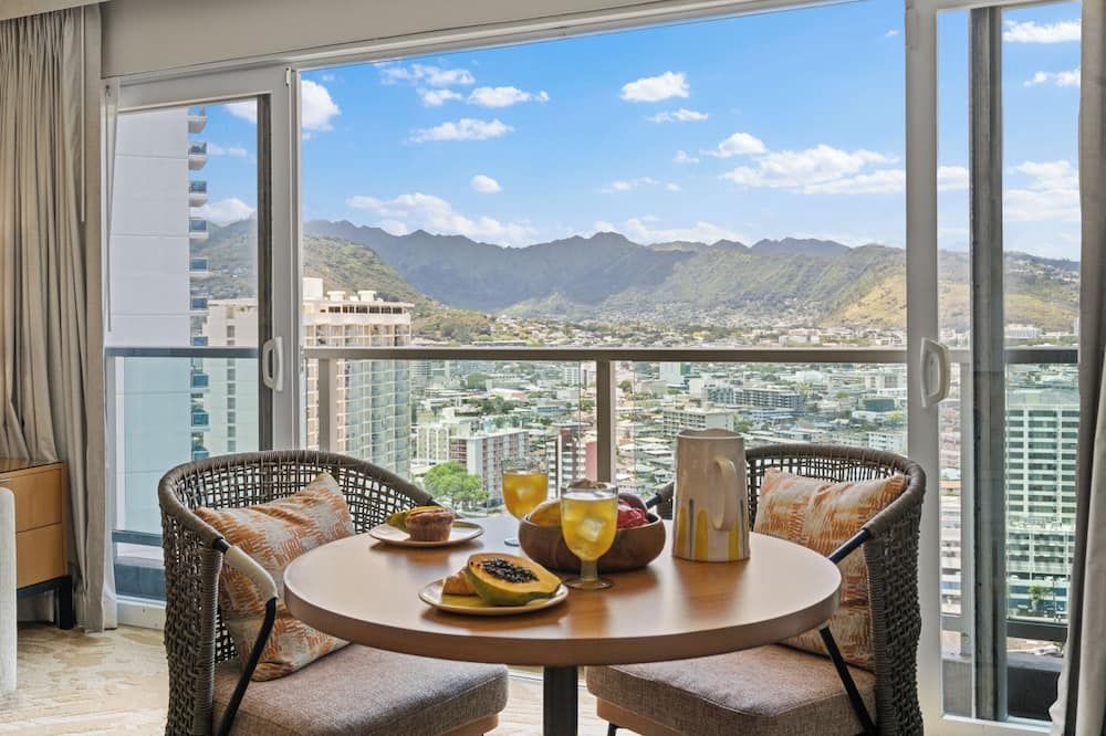 ألا موانا هوتل باي مانترا