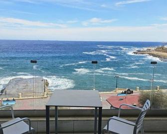 Seaview 3 bedrooms in Balluta Beach - Sliema - Balcony