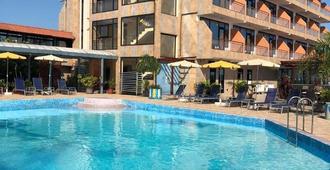 Hôtel Petit Bateau - Conakry - Pool