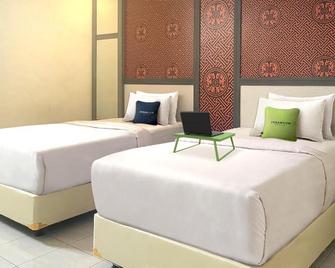 Urbanview Hotel Harapan Palopo - Palopo - Habitación