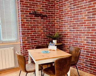 Appart La Fabrique - heart of town center near véloroute - Wifi Netflix - Dole - Essbereich