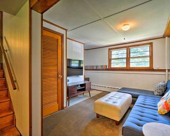 Nostalgic Vermont Escape in Manchester Center - Manchester - Living room