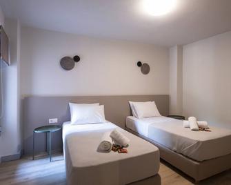 GroundFloor 2BR Apt with Smallyard near the heart of Kalamata - Kalamata - Bedroom