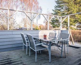 4 Person Holiday Home in Juelsminde - Horsens - Balkon