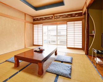 Suzukiya Ryokan - Daigo - Essbereich