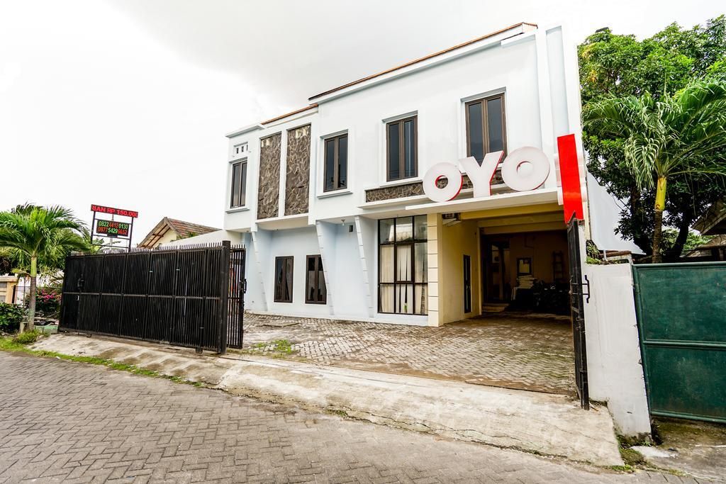OYO 494 Nadia Homestay Syariah Near Rsu Premier Surabaya Kota Surabaya - سورابايا - مبنى