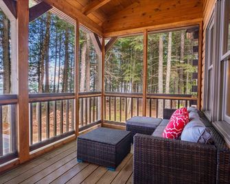 Lake front, hot tub, kayak, paddle board, Dogs, Mount Desert Island, Bar Harbor! - Ellsworth - Balcony