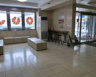 Orange Inn Sendaihigashi - Sendai - Lobby