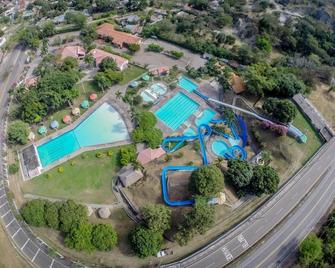 Hotel y Parque Acuatico Agua Sol Alegria - Honda - Pool