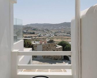 Mykonos Supreme Comfort Suites - Mykonos - Balkon