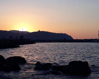 Beautiful apartment in a family pension, only 150m from the beach - Furnari - Beach