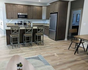 2024 Modern Farmhouse- Cozy Vibes, Rural Charm - Elizabeth City - Cocina