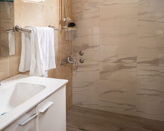 Yupop Apartamento - São Tomé - Bathroom