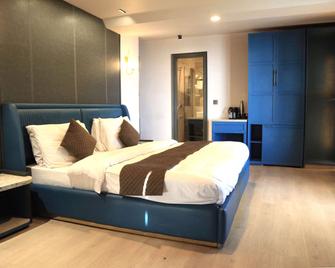 Comfort Inn Silver Arch - Mussoorie - Bedroom
