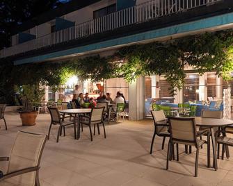 Hôtel La Ségalière Spa Bar - Cajarc - Patio