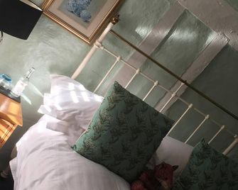 The Angel Inn B&B - Aylesbury - Bedroom