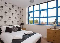 Comfortable Swindon Town Centre Apartments, FREE Parking, sleeps up to 8 - Swindon - Slaapkamer