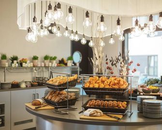 Holiday Inn - The Niu, Star Sindelfingen By IHG - Sindelfingen - Buffet