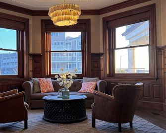 The Shore House - Narragansett