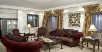 Anemon Eskisehir Hotel - Eskişehir - Living room