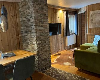 Apart Hansler 'das Liara' mit Infrarotkabine und Balkon - Ehrwald - Wohnzimmer