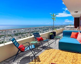 Le Pétrel dans les Nuages - Appartement avec terrasse en plein ciel dominant Saint-Denis - Saint-Denis - Balkon