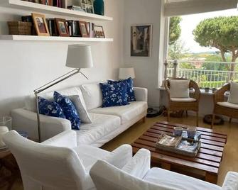 Apartamento Cerca De Barcelona Con Vistas Al Mar - Sant Vicenç de Montalt - Вітальня