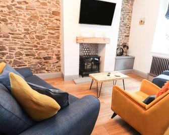 8 Watkin Street - Conwy - Living room