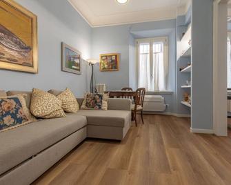 Italian Experience- Ancona City Apartment - Ancona - Living room