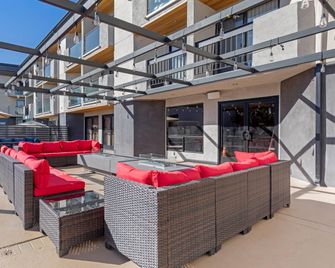 Comfort Inn and Suites Irvine Spectrum - Lake Forest - Balkon