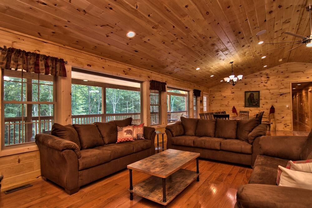 11 Br 8 Ba Pickle/Basketball Ct Ev Charger Hot Tub Fire Pit On 8 Acres Slps 30!