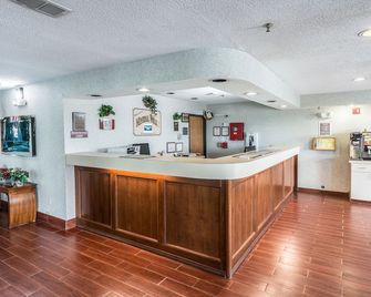 Q Express Inn & Suites - Mineral Wells - Receptie
