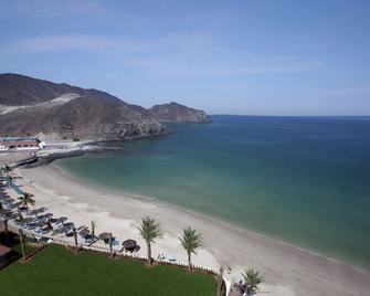 Oceanic Khorfakkan Resort & Spa - Khor Fakkan - Beach
