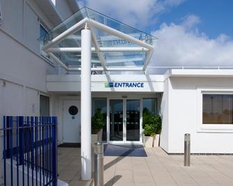Holiday Inn Express Ramsgate - Minster - Ramsgate - Building