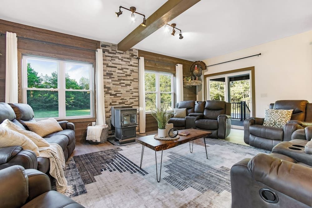 Adventure Oak Lodge w/ Pickleball Court, Pool Table + More!