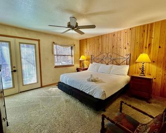 Luxury, loft, log-sided two bedroom Harbor North cottage on Lake Ouachita. by RedAwning - Mount Ida - Habitación